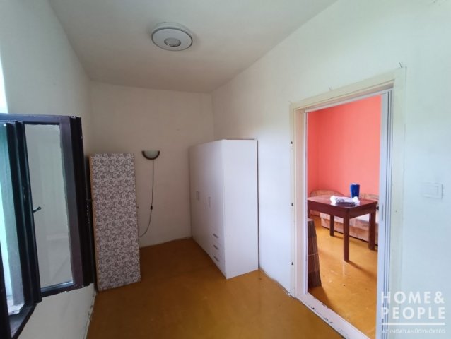 Eladó családi ház, Bakson 8.99 M Ft, 2+1 szobás