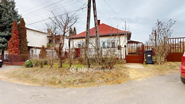 Eladó családi ház, Nyírbátorban 43.5 M Ft, 2 szobás