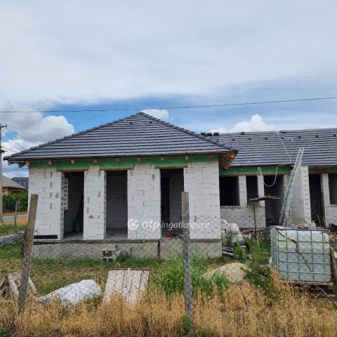 Eladó ikerház, Dabason 35 M Ft, 4 szobás / költözzbe.hu