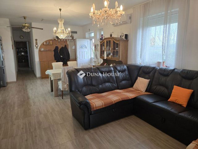 Eladó családi ház, Taksonyon 74.9 M Ft, 4 szobás