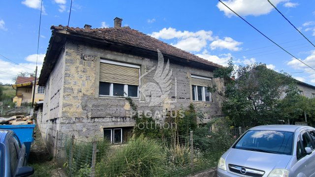 Eladó családi ház, Ózdon, Nagyvölgyi úton 5.5 M Ft, 2 szobás