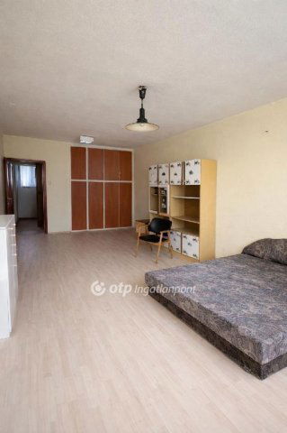 Eladó téglalakás, Egerben 35.9 M Ft, 2 szobás