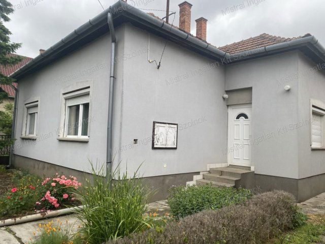 Eladó családi ház, Törökszentmiklóson 28.5 M Ft, 3 szobás
