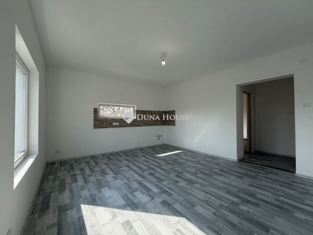 Eladó téglalakás, Vecsésen 74.9 M Ft, 4 szobás