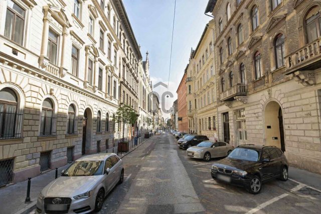 Eladó téglalakás, Budapesten, VI. kerületben 64 M Ft, 2 szobás