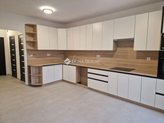 Eladó panellakás, Debrecenben 73.5 M Ft, 3 szobás