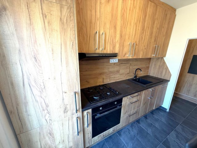 Eladó panellakás, Pécsett, Építők útján 57 M Ft, 2 szobás