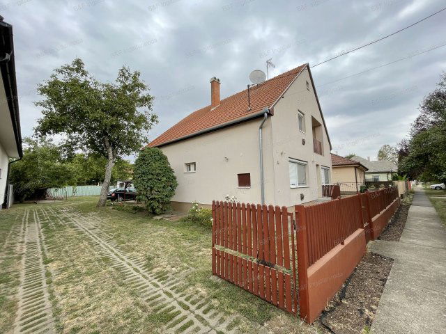 Eladó családi ház, Hajdúszoboszlón 89.9 M Ft, 5 szobás