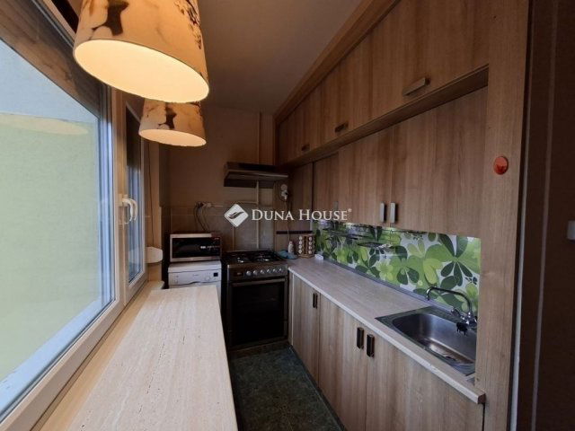 Eladó panellakás, Szegeden 53.9 M Ft, 2 szobás