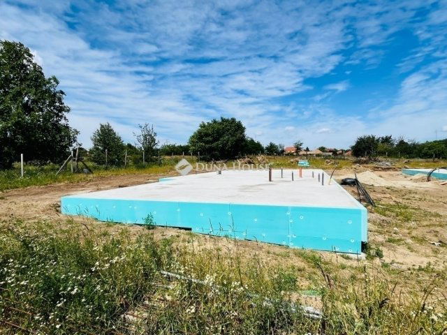 Eladó családi ház, Gombán 99 M Ft, 5 szobás