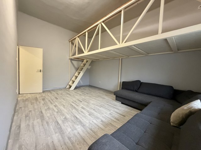 Kiadó téglalakás, albérlet, Szegeden 140 E Ft / hó, 1 szobás