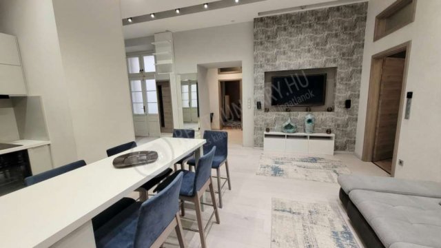 Kiadó téglalakás, albérlet, V. kerületben, Régi posta utcában