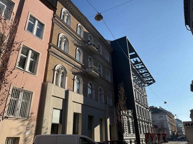 Eladó téglalakás, Budapesten, VI. kerületben, Csengery utcában