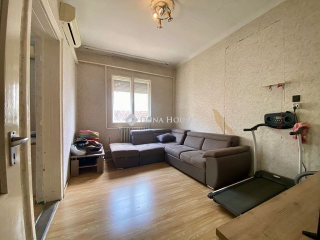 Eladó családi ház, Budapesten, XV. kerületben 96 M Ft