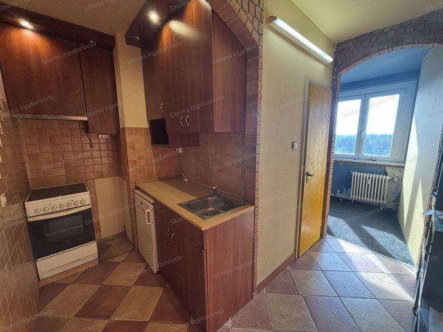 Eladó panellakás, Tatabányán 31.5 M Ft, 1+1 szobás