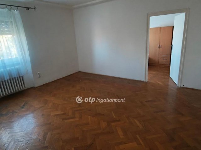Eladó családi ház, Dunaújvárosban 36.8 M Ft, 2 szobás