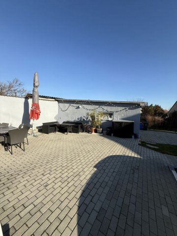 Eladó ikerház, Balatonalmádiban 119 M Ft, 5 szobás