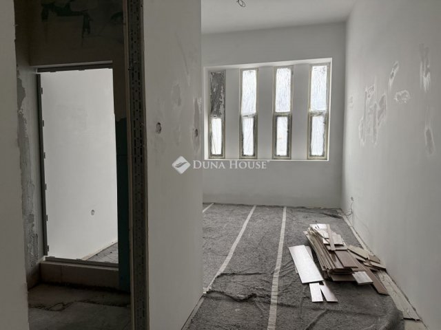 Eladó téglalakás, Budapesten, XXI. kerületben 24 M Ft, 1 szobás