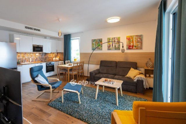 Eladó téglalakás, Balatonkenesén 139.9 M Ft, 3 szobás