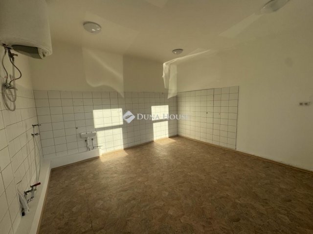 Eladó téglalakás, Budapesten, XX. kerületben 40 M Ft, 1 szobás