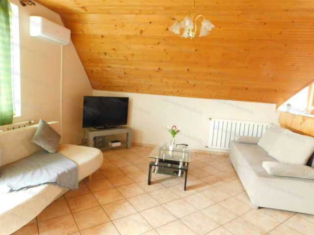 Eladó családi ház, Gyenesdiáson 180 M Ft, 12 szobás