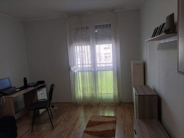 Eladó panellakás, Pécsett, Gosztonyi Gyula utcában 37 M Ft