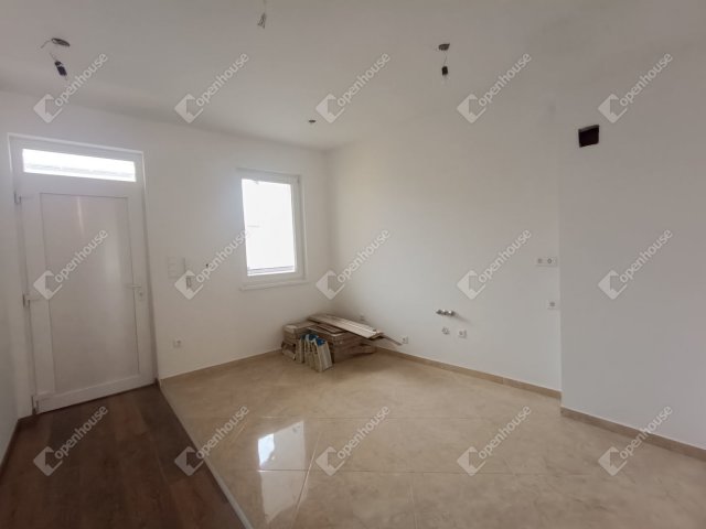 Eladó téglalakás, Sopronban 110 M Ft, 5 szobás