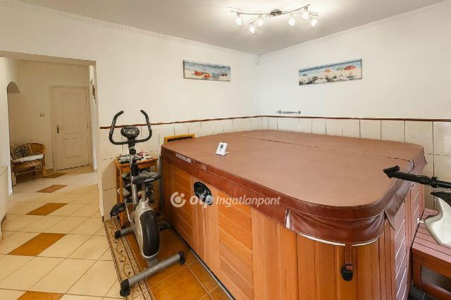 Eladó családi ház, Tatabányán 199 M Ft, 6+3 szobás