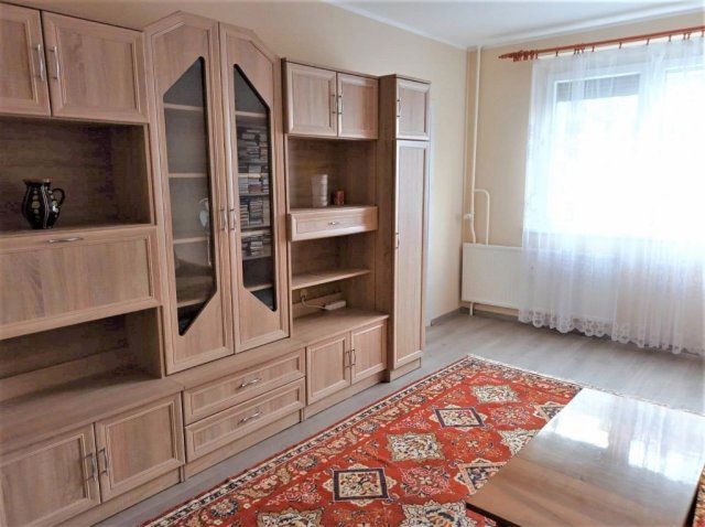 Kiadó panellakás, albérlet, Debrecenben 220 E Ft / hó, 3 szobás