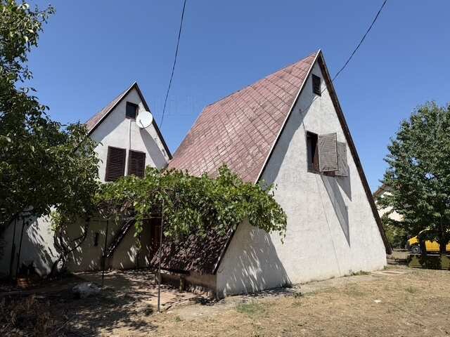 Eladó nyaraló, Balatonszárszón 42.9 M Ft, 4+1 szobás