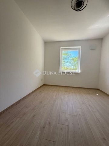 Eladó ikerház, Nagytarcsán 130.7 M Ft, 4 szobás