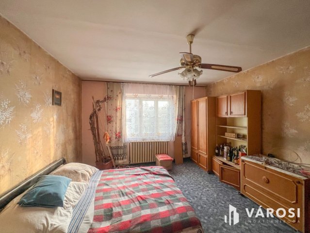 Eladó panellakás, Békéscsabán 22.5 M Ft, 2 szobás