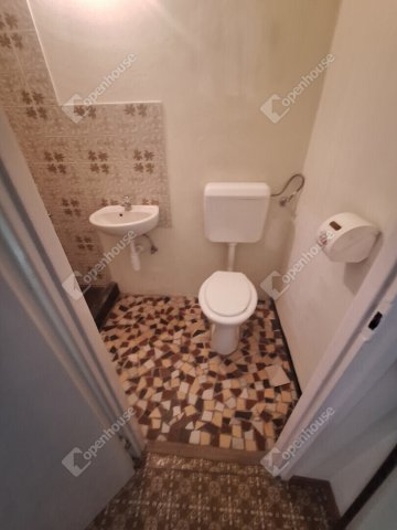 Eladó családi ház, Ajkán 50 M Ft, 5 szobás