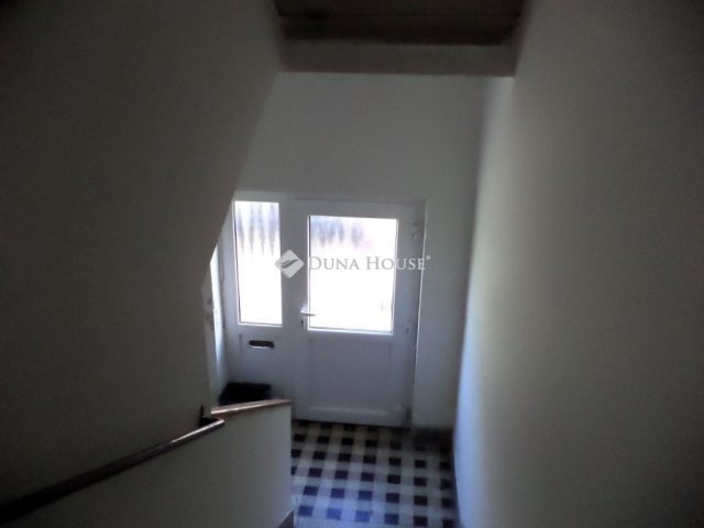 Eladó téglalakás, Székesfehérvárott 38 M Ft, 1 szobás