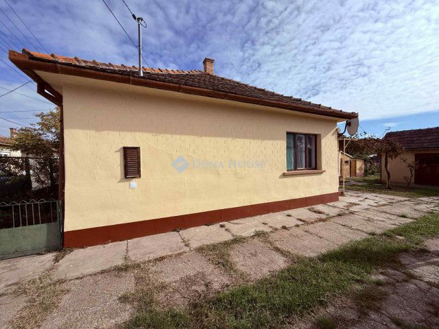 Eladó családi ház, Lajosmizsén 27 M Ft, 3 szobás