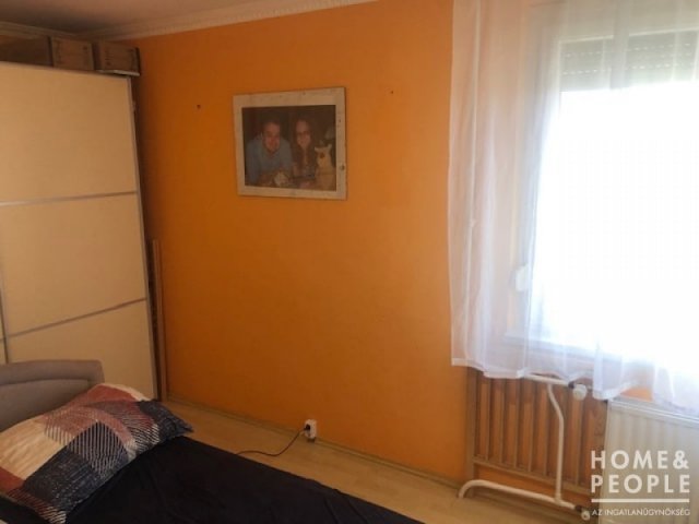 Eladó téglalakás, Szegeden 63.99 M Ft, 4 szobás