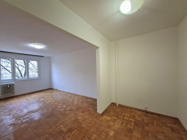 Eladó panellakás, Székesfehérvárott 59.9 M Ft, 3 szobás