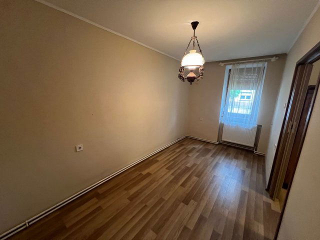 Eladó családi ház, Szarvason 49.99 M Ft, 4 szobás