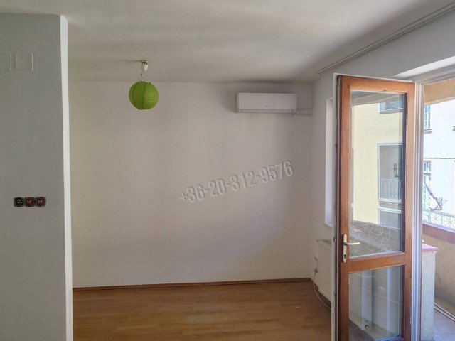 Eladó téglalakás, Békéscsabán 30 M Ft, 1 szobás