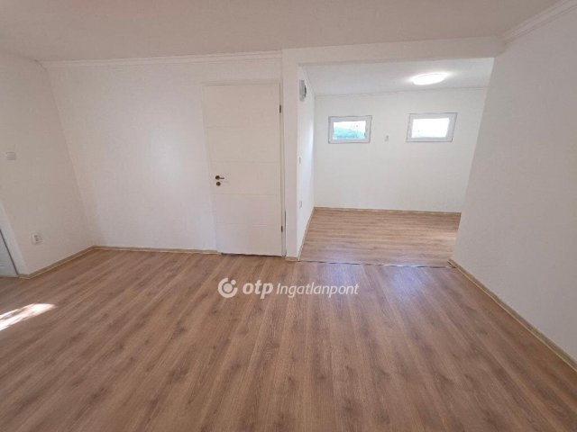 Eladó nyaraló, Szigetszentmiklóson 41.9 M Ft, 2 szobás