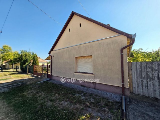Eladó családi ház, Kalocsán 23 M Ft, 2 szobás