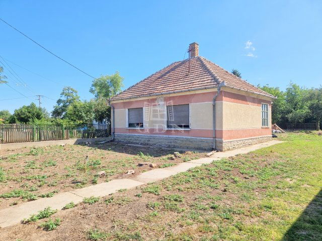 Eladó családi ház, Zalavégen 18.8 M Ft, 2 szobás