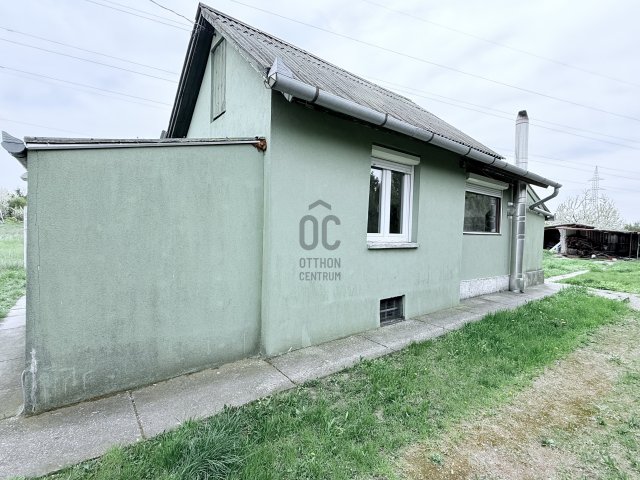 Eladó családi ház, Győrött 34.99 M Ft, 2 szobás