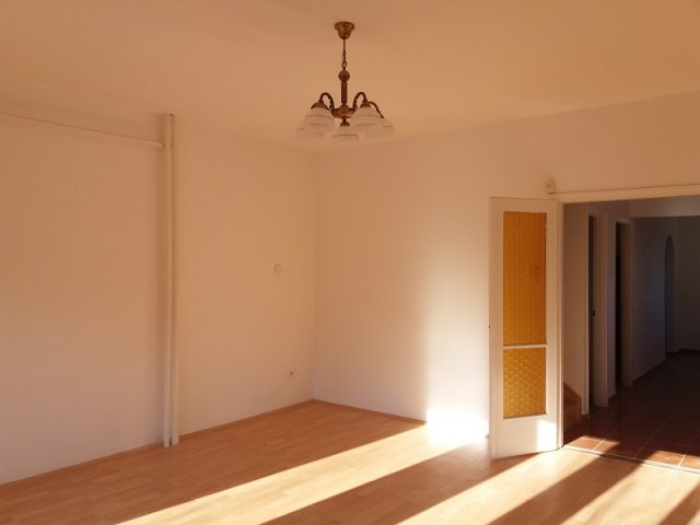 Kiadó családi ház, albérlet, Nagykovácsiban 626 E Ft / hó