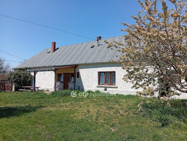 Eladó családi ház, Nagyvázsonyon 57.5 M Ft, 2 szobás