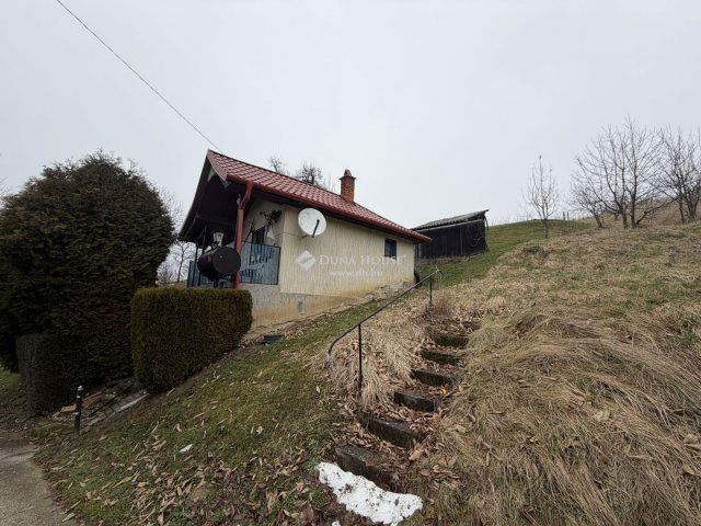 Eladó családi ház, Lentiben 4 M Ft, 1+1 szobás