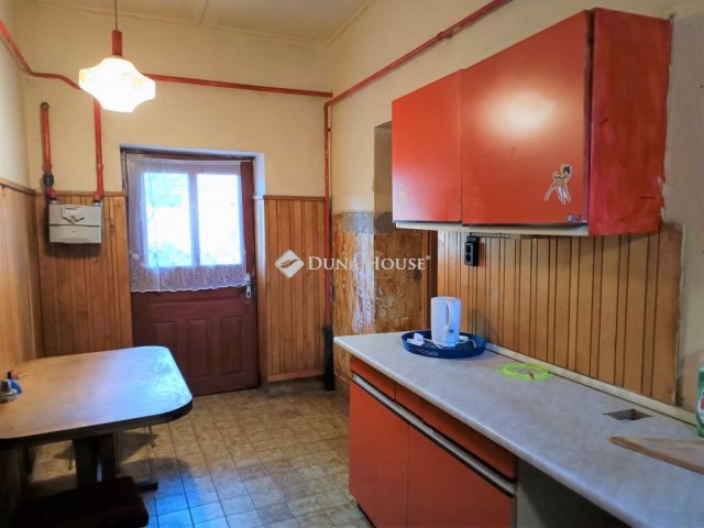 Eladó családi ház, Békésen, Jantyik Mátyás utcában 22.7 M Ft