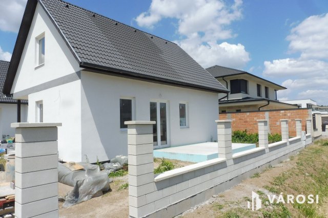 Eladó ikerház, Szegeden 109 M Ft, 4 szobás / költözzbe.hu
