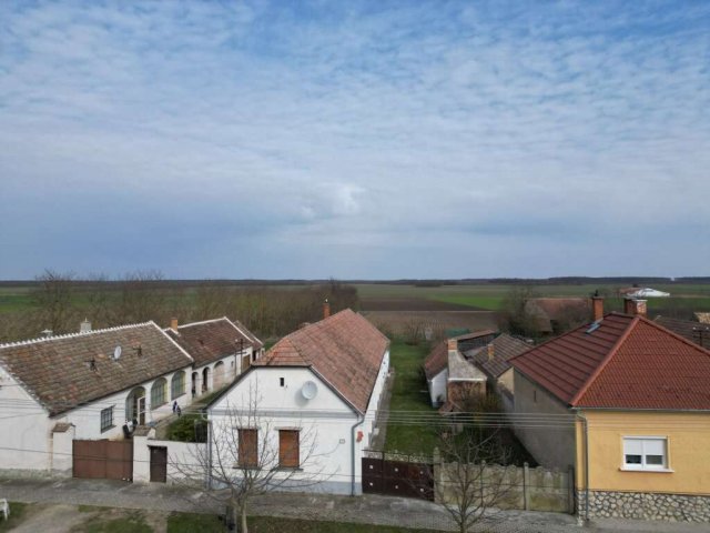 Eladó családi ház, Pusztacsaládon 53.5 M Ft, 3 szobás