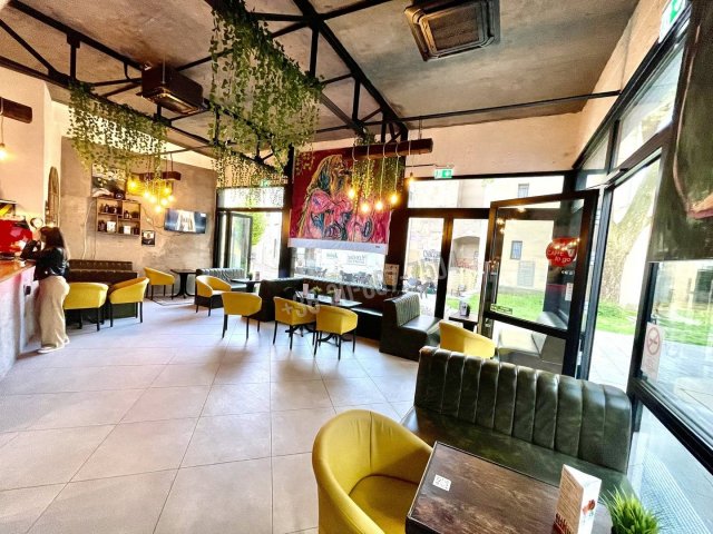 Eladó üzlethelyiség, Egerben 93.5 M Ft, 1 szobás